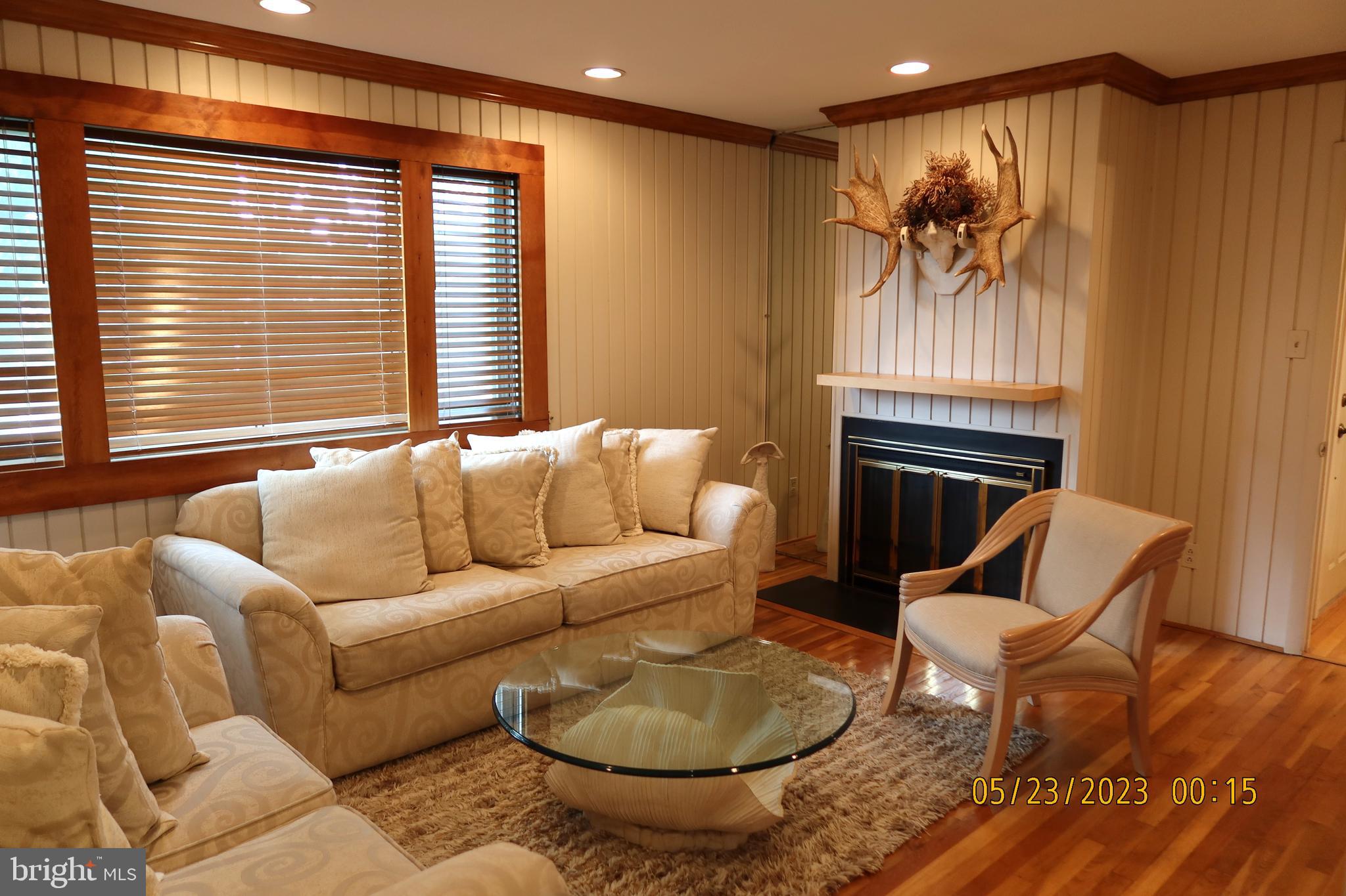 2202 Oxeye Road Baltimore, MD 21209 - Photo 13 of 51 Family Room Main Level