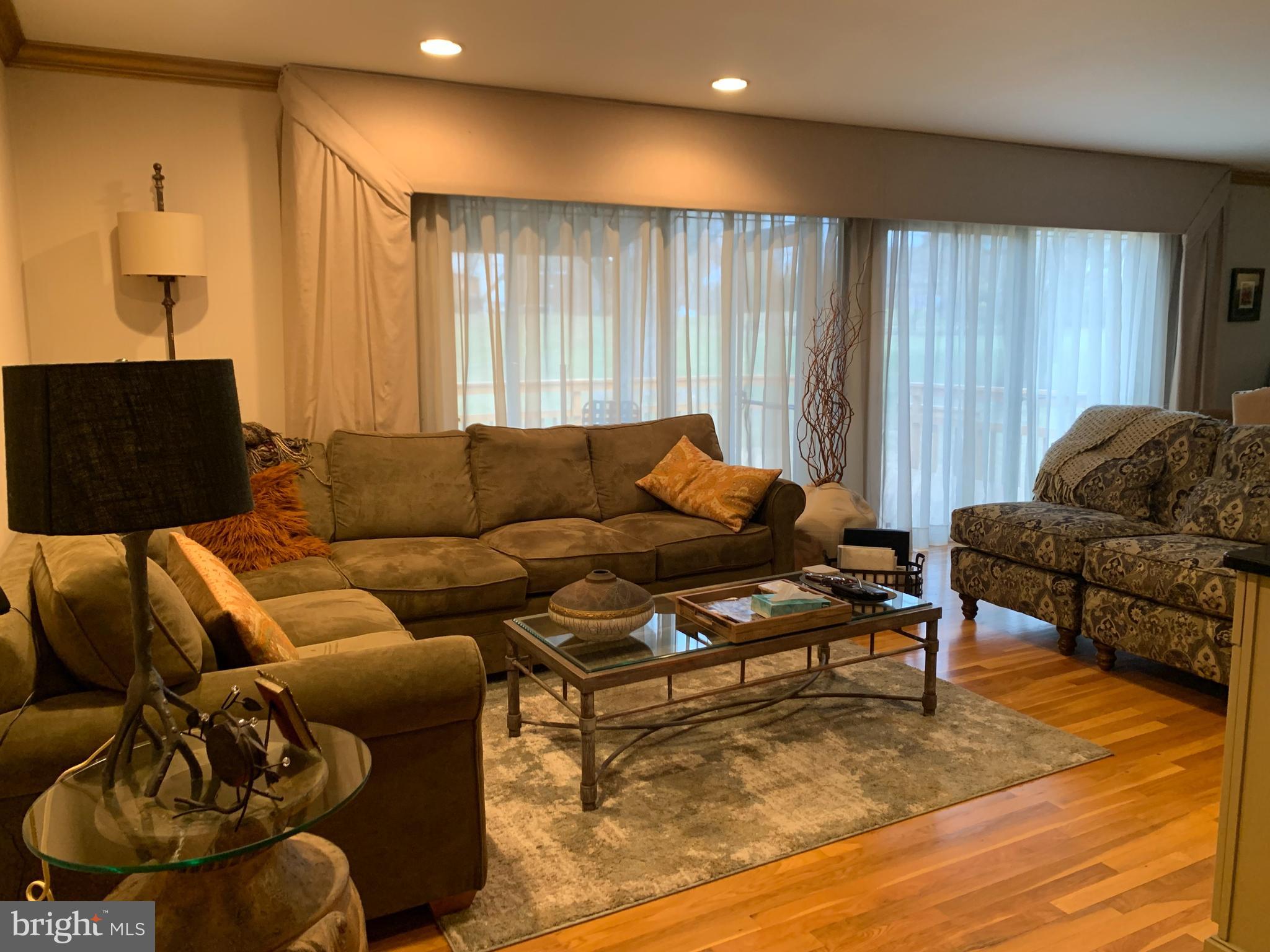 2202 Oxeye Road Baltimore, MD 21209 - Photo 16 of 51 Living Room