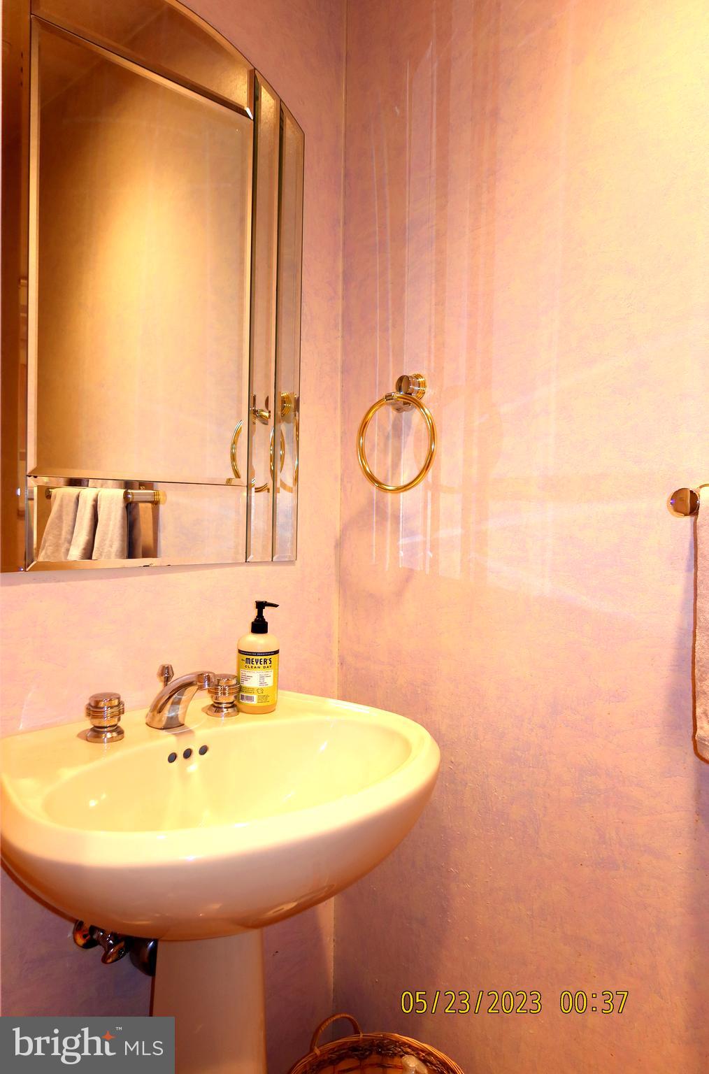 2202 Oxeye Road Baltimore, MD 21209 - Photo 21 of 51 Powder Room Main Level