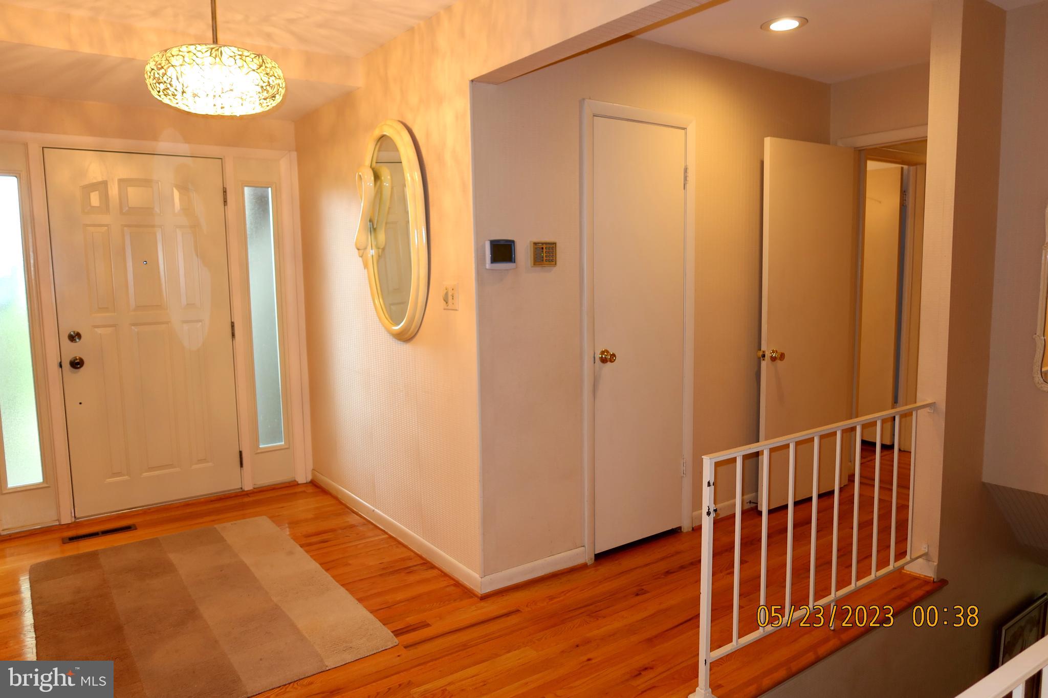 2202 Oxeye Road Baltimore, MD 21209 - Photo 6 of 51 Foyer