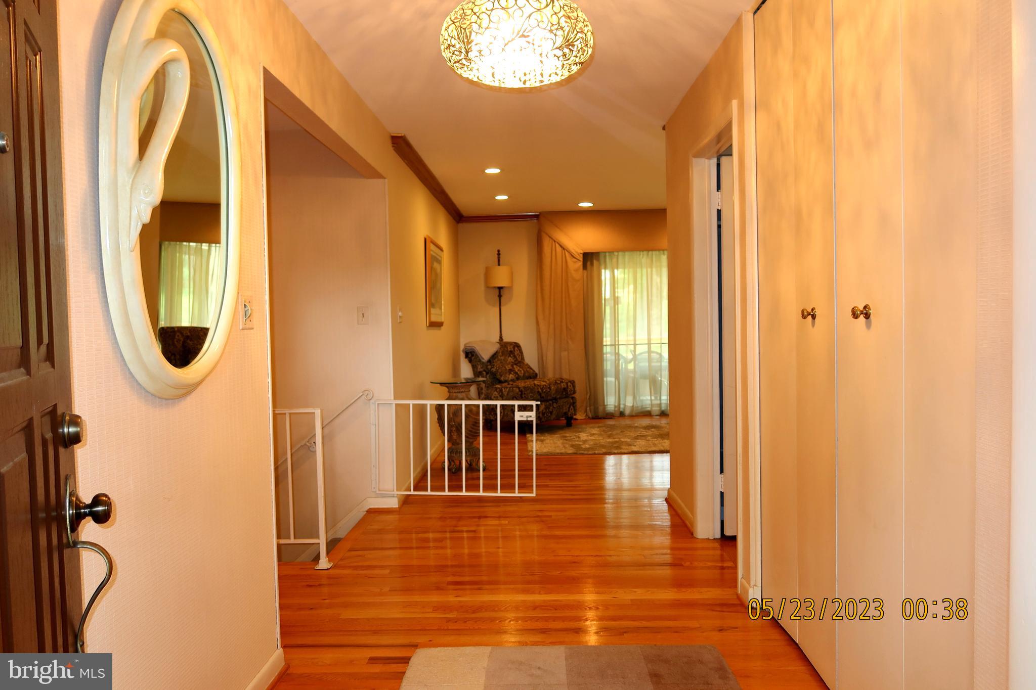 2202 Oxeye Road Baltimore, MD 21209 - Photo 7 of 51 Hallway at Entrance