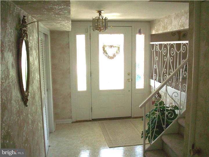 9262 Darlington Road Philadelphia, PA 19115 - Photo 2 of 20 Gallery Image 2