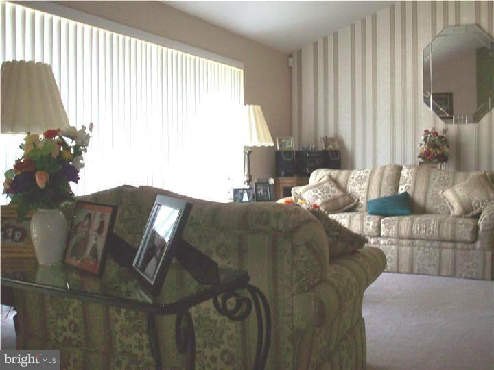 9262 Darlington Road Philadelphia, PA 19115 - Photo 3 of 20 Gallery Image 3