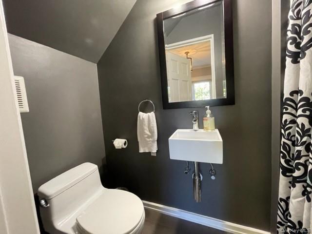 24 Soundview Road Huntington, NY 11743 - Photo 12 of 20 Full Bathroom - First Floor