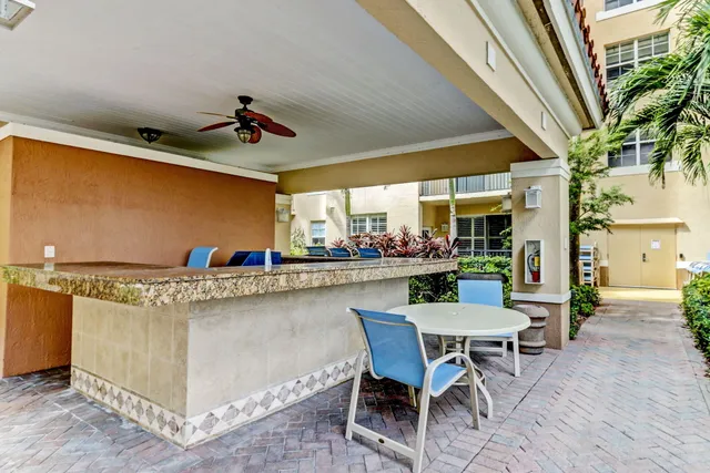 a view of a bench sitting in back yard of a building