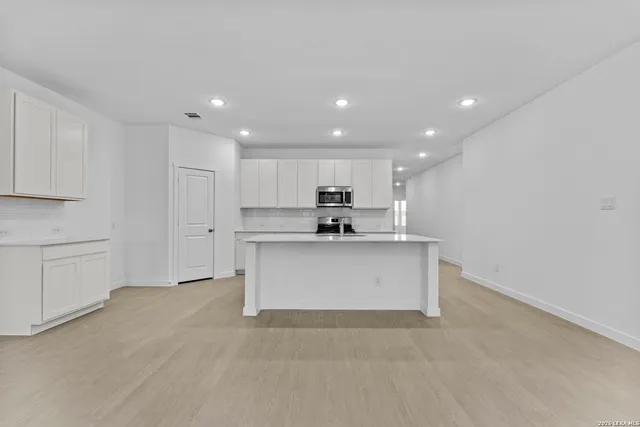 $290,000 | 2299 Fort Davis Pass, Marion, TX 78124