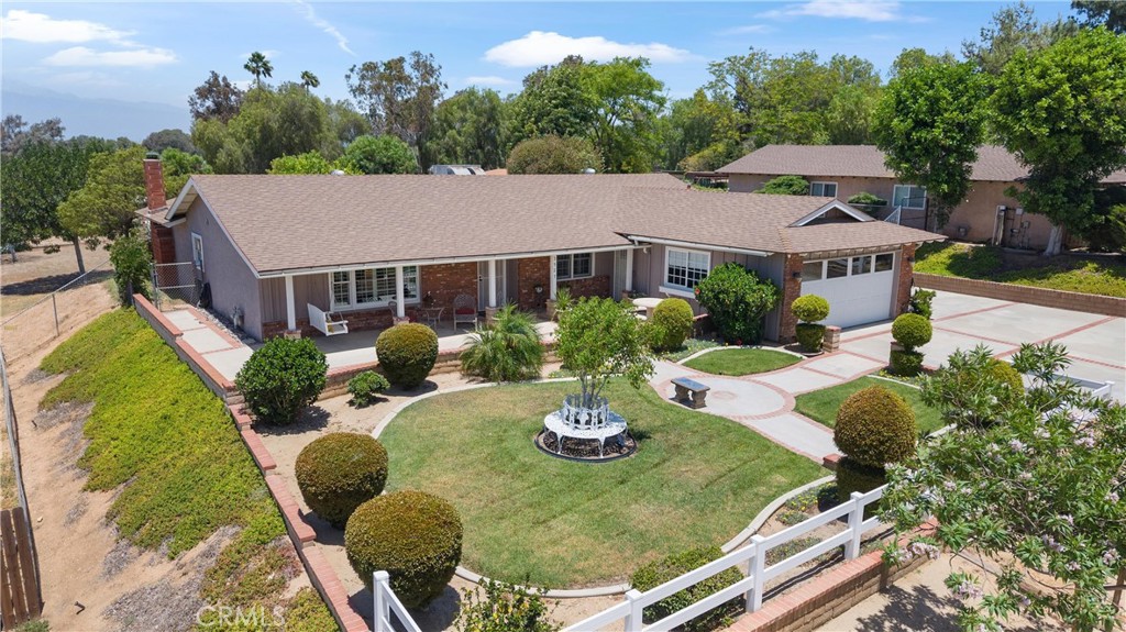 3527 Bluff Street Norco, CA 92860 - Photo 4 of 53 a view of a house with backyard and sitting area