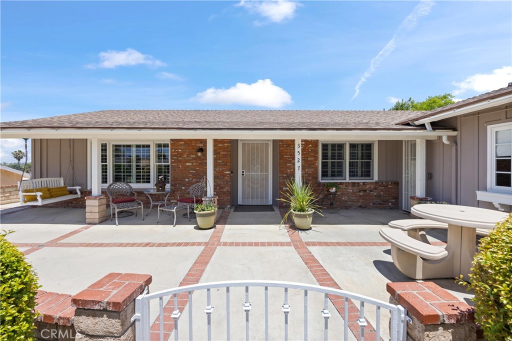 3527 Bluff Street Norco, CA 92860 - Photo 5 of 53