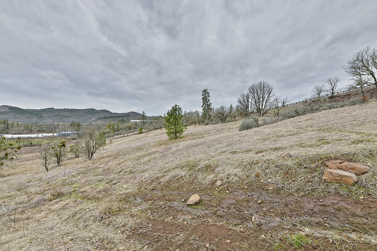13546 Highway 140 Eagle Point, OR 97524 - Photo 21 of 24 a view of a road with an ocean view