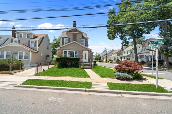 $775,000 | 40 East Avenue, Valley Stream, NY 11580