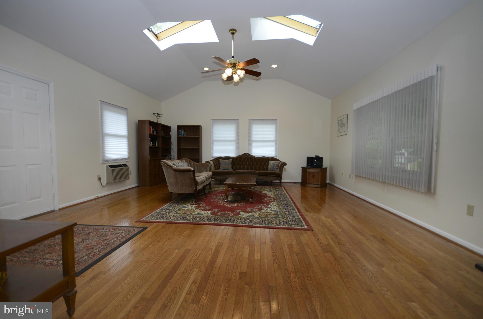 10712 Meadowhill Road Silver Spring, MD 20901 - Photo 7 of 21 Family Room