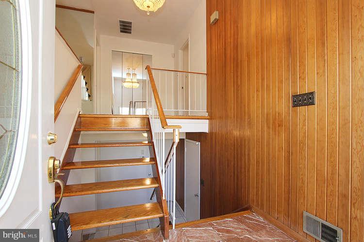 905 La Grande Road Silver Spring, MD 20903 - Photo 3 of 30 View