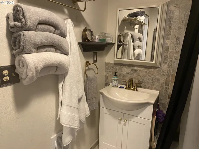 $285,500 | 792 Clone Street, Yoncalla, OR 97499