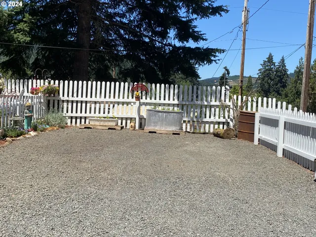 $285,500 | 792 Clone Street, Yoncalla, OR 97499