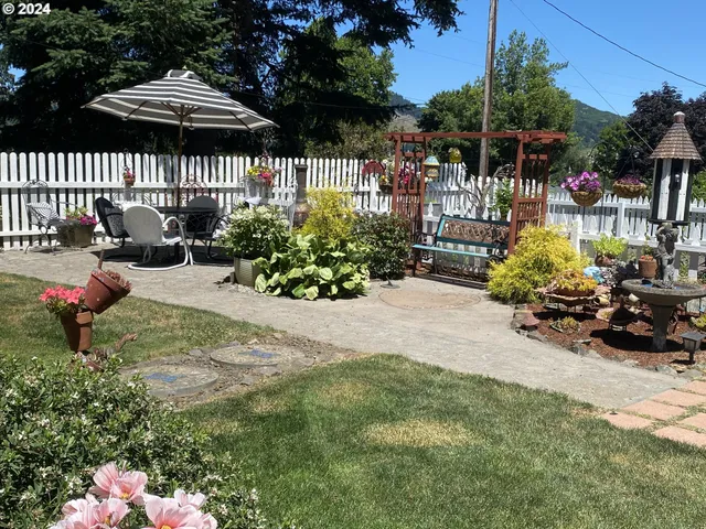 $285,500 | 792 Clone Street, Yoncalla, OR 97499