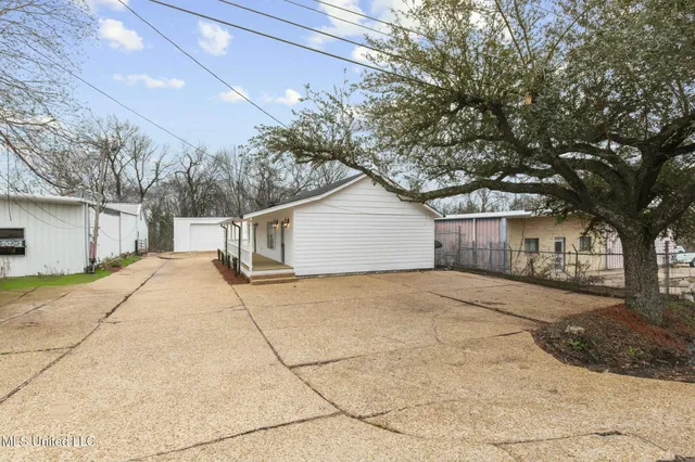 $2,750 | 1030 Greymont Street, Jackson, MS 39202