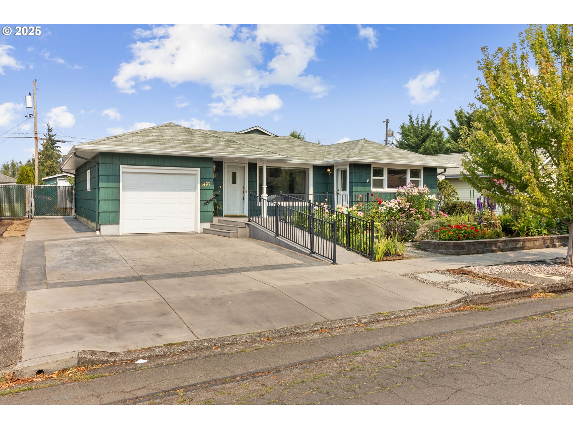 1428 Olympic Street Springfield, OR 97477 - Photo 1 of 46