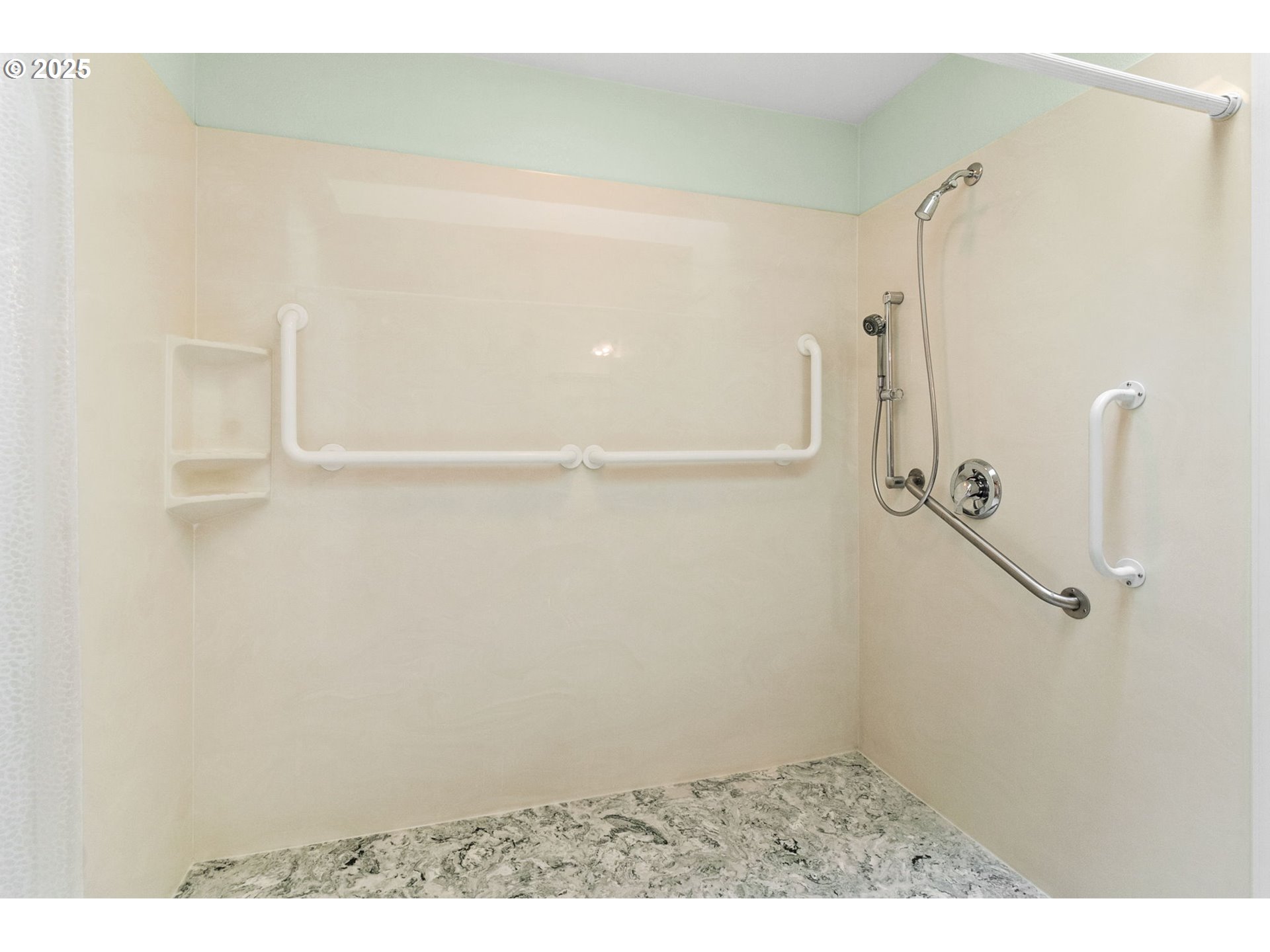 1428 Olympic Street Springfield, OR 97477 - Photo 22 of 46 Bathroom, Attached