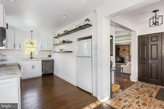 a dinning table and chairs in a room