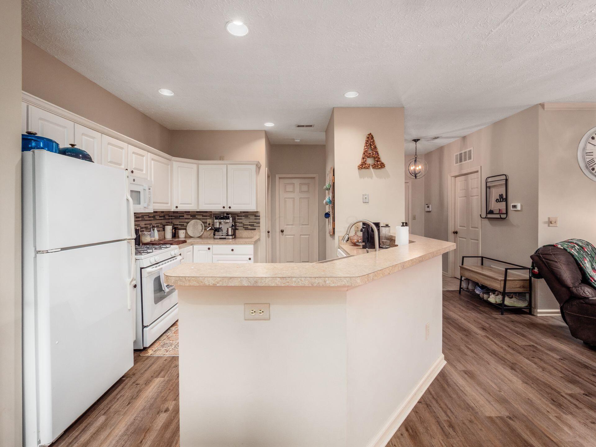 3384 Smiley Road, Unit 3384 Columbus, OH 43221 - Photo 18 of 65 018_081ce_A 3384 Smiley's 029
