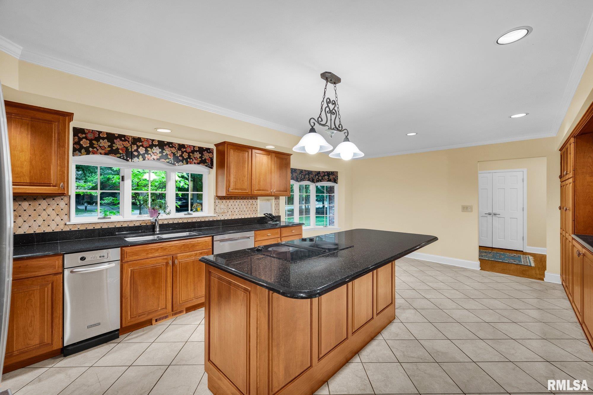 341 West Ravinwoods Road Peoria, IL 61615 - Photo 14 of 52 Gallery Image 14