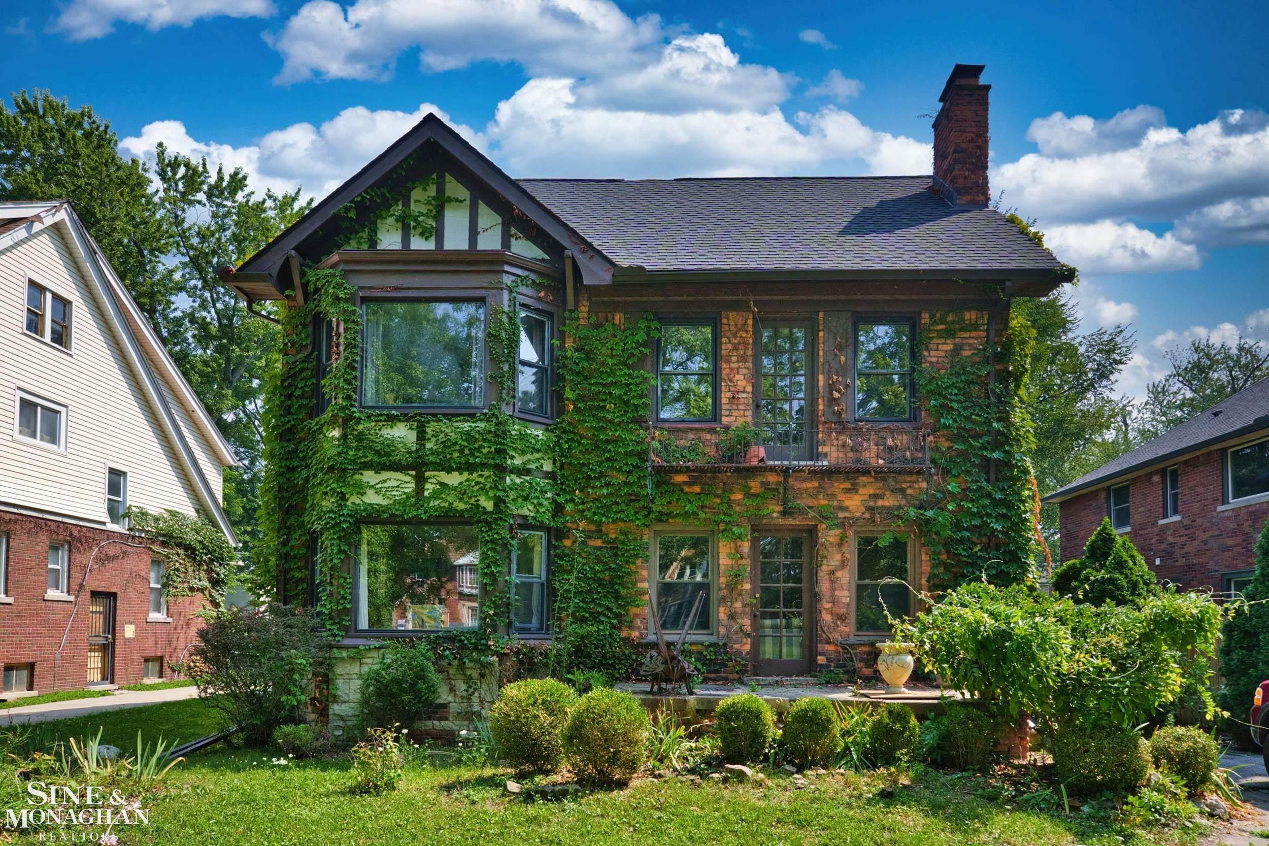 284 Riverside Drive Detroit, MI 48215 - Photo 1 of 39 50151252-7a112ab6-7a51-4950-a560-d847270a5f77.JPG