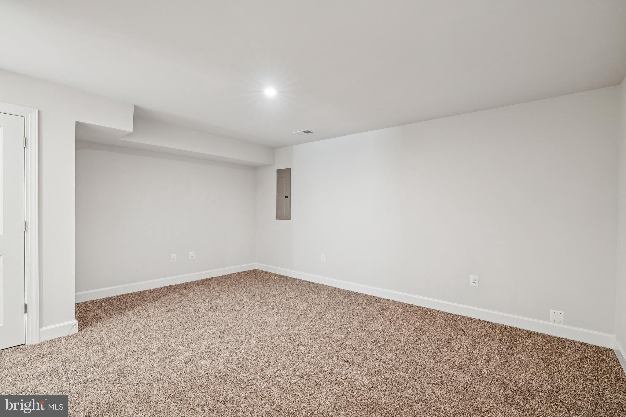 10721 Shadewell Spring Way Manassas, VA 20112 - Photo 7 of 40