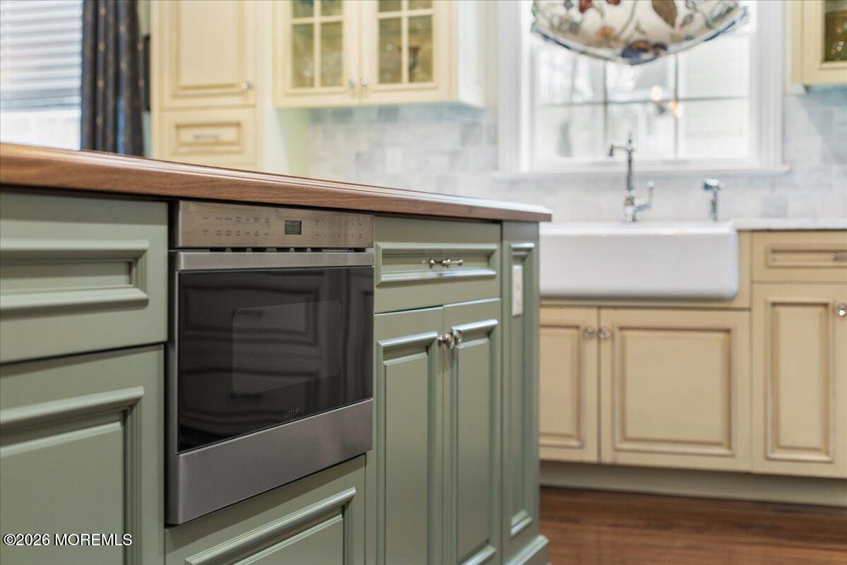27 Fox Hill Road Middletown, NJ 07748 - Photo 10 of 51 Kitchen Island