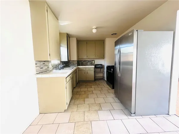 $2,690 | 4824 West 117th Street, Hawthorne, CA 90250