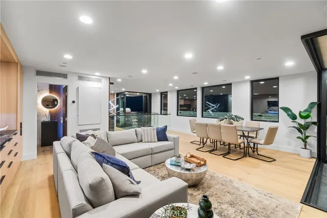 $5,399,000 | 214 El Porto Street, Manhattan Beach, CA 90266