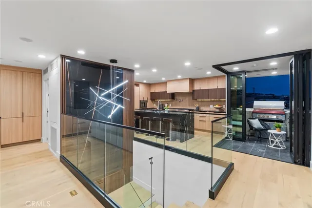 $5,399,000 | 214 El Porto Street, Manhattan Beach, CA 90266