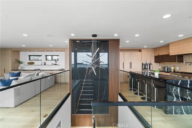 $5,399,000 | 214 El Porto Street, Manhattan Beach, CA 90266