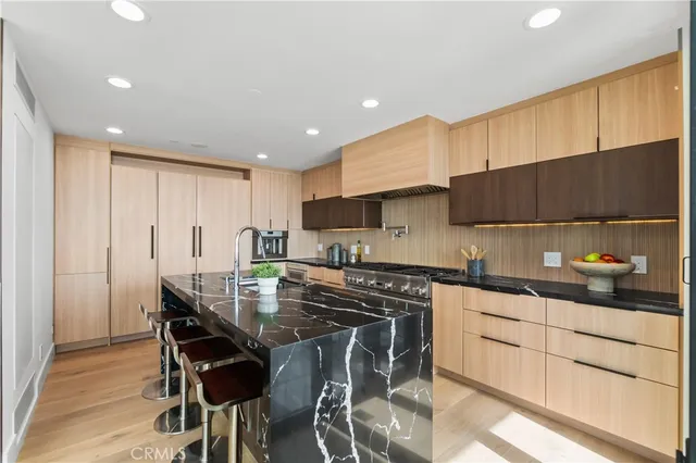 $5,399,000 | 214 El Porto Street, Manhattan Beach, CA 90266