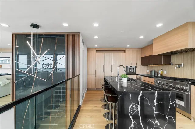 $5,399,000 | 214 El Porto Street, Manhattan Beach, CA 90266