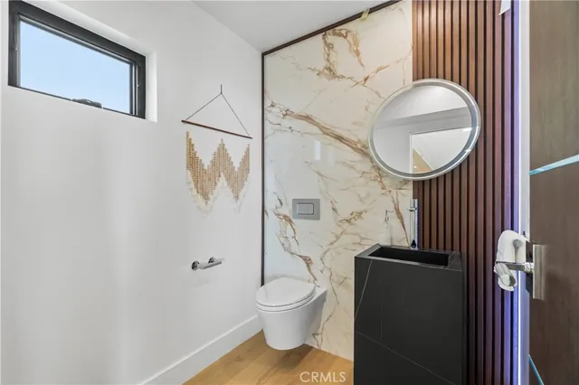 $5,399,000 | 214 El Porto Street, Manhattan Beach, CA 90266