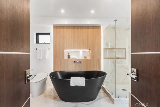 $5,399,000 | 214 El Porto Street, Manhattan Beach, CA 90266