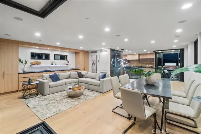 $5,399,000 | 214 El Porto Street, Manhattan Beach, CA 90266
