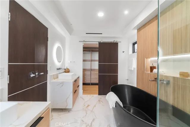 $5,399,000 | 214 El Porto Street, Manhattan Beach, CA 90266