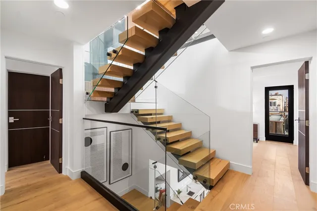 $5,399,000 | 214 El Porto Street, Manhattan Beach, CA 90266