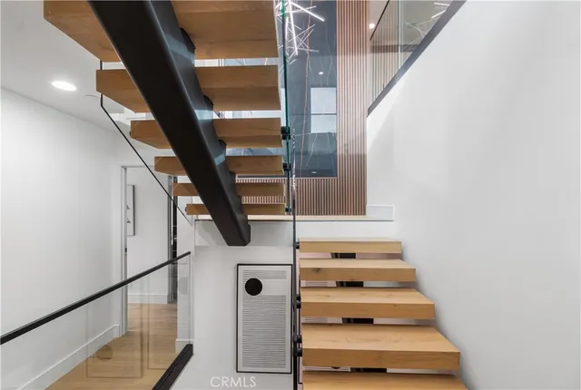 $5,399,000 | 214 El Porto Street, Manhattan Beach, CA 90266