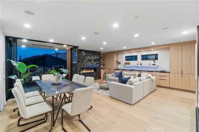 $5,399,000 | 214 El Porto Street, Manhattan Beach, CA 90266