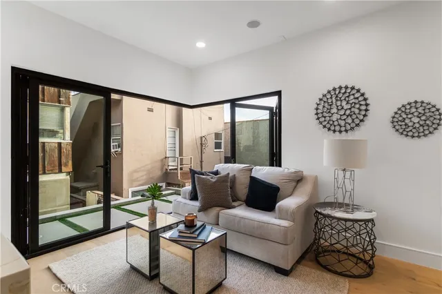 $5,399,000 | 214 El Porto Street, Manhattan Beach, CA 90266