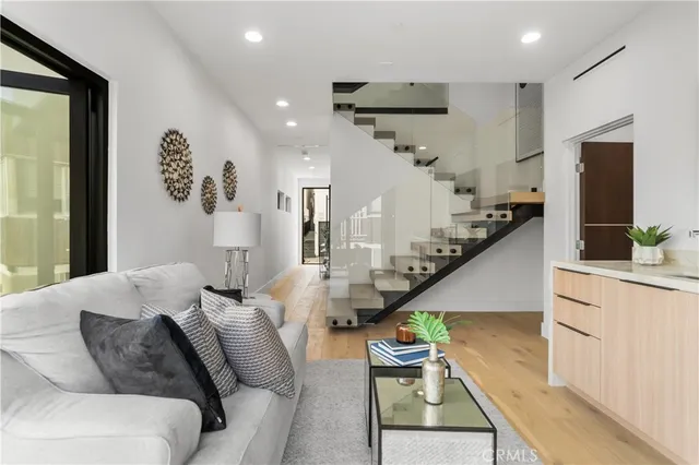 $5,399,000 | 214 El Porto Street, Manhattan Beach, CA 90266