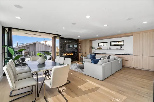 $5,399,000 | 214 El Porto Street, Manhattan Beach, CA 90266