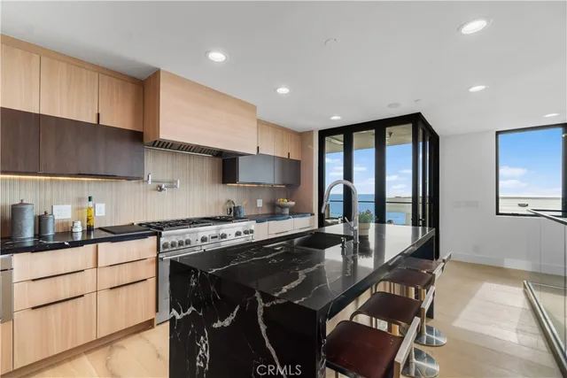 $5,399,000 | 214 El Porto Street, Manhattan Beach, CA 90266