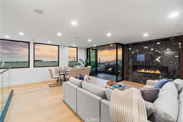 $5,399,000 | 214 El Porto Street, Manhattan Beach, CA 90266