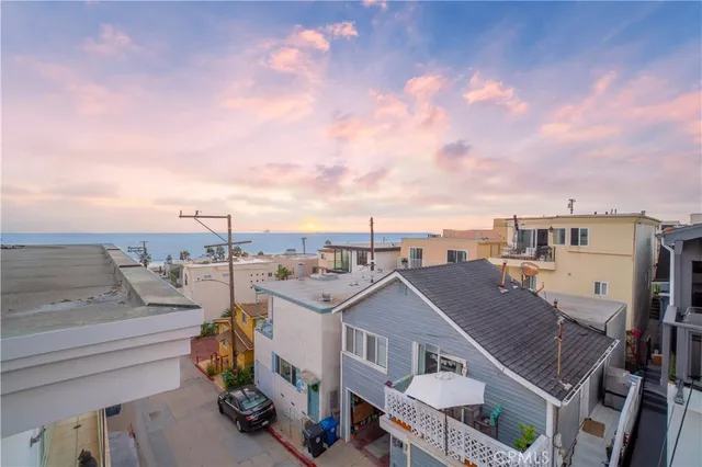 $5,399,000 | 214 El Porto Street, Manhattan Beach, CA 90266