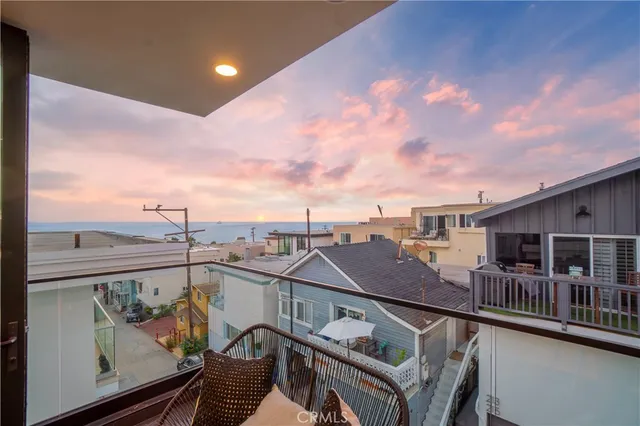 $5,399,000 | 214 El Porto Street, Manhattan Beach, CA 90266