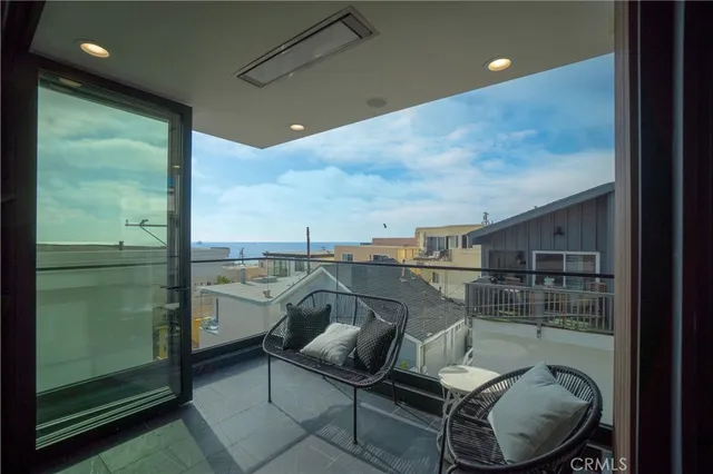 $5,399,000 | 214 El Porto Street, Manhattan Beach, CA 90266