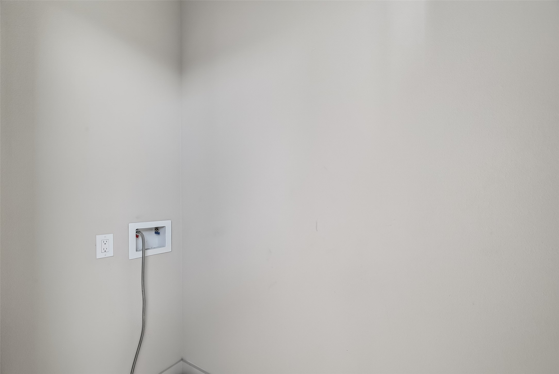 5703 Pampero Lane Houston, TX 77092 - Photo 17 of 41 a room with a shower and a shower curtain